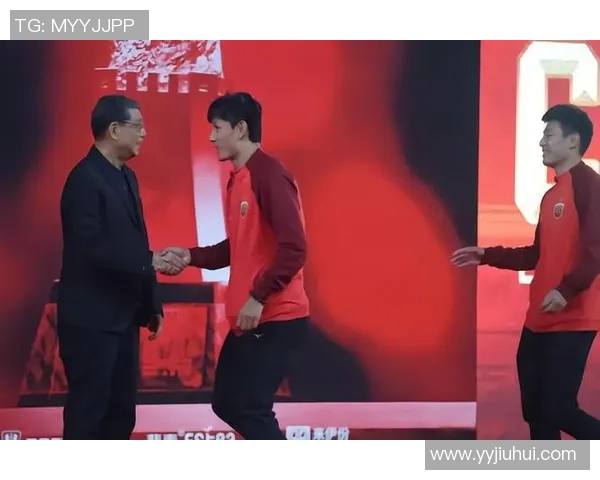 上海足球队的崛起与荣耀揭秘：探索他们背后的力量与激情